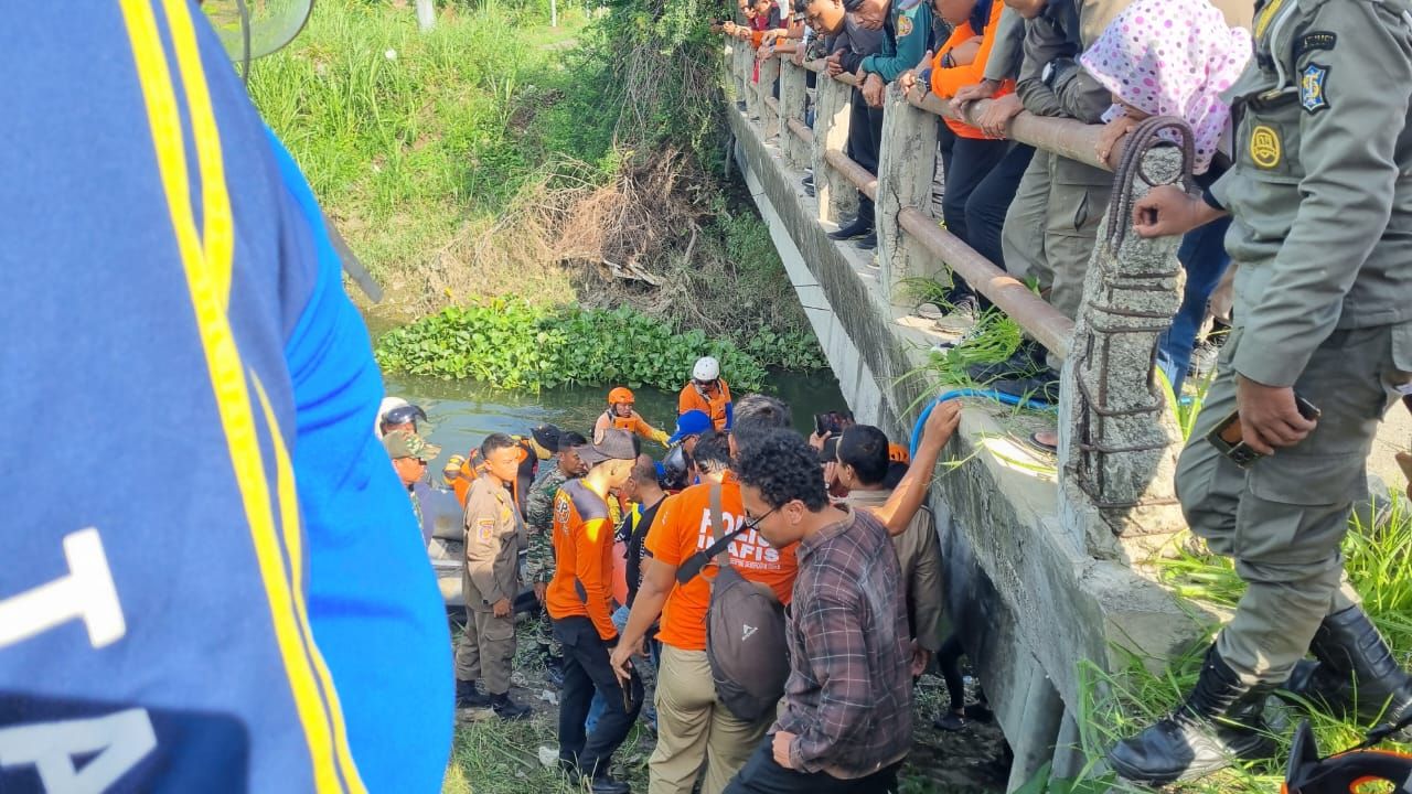 Terseret Arus di Selokan Wiyung, Jasad Balita 3,5 Tahun Ditemukan Petugas Gabungan