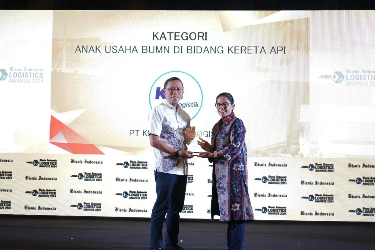 KAI Logistik meraih penghargaan dengan kategori Anak Usaha BUMN di Bidang Kereta Api