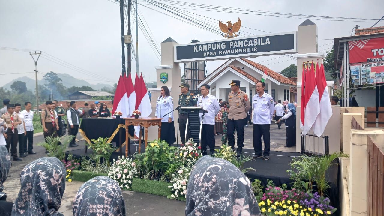 Pj Bupati Majalengka, Dedi Resmikan Kampung Pancasila di Desa Kawunghilir