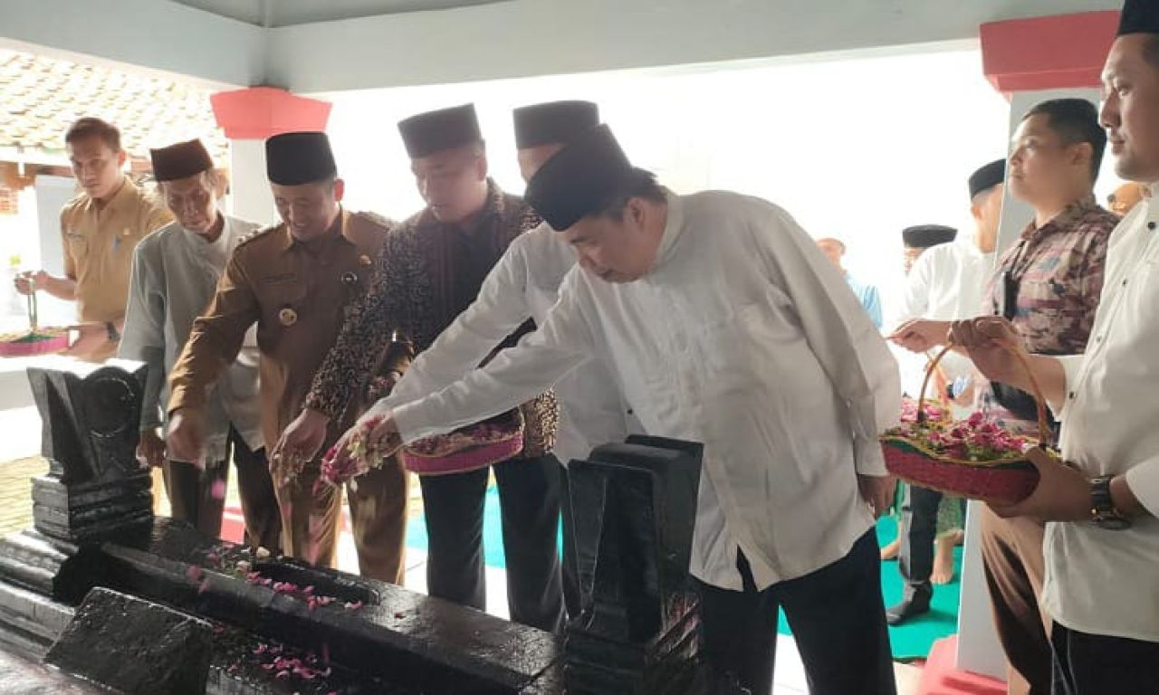 Bupati Pemalang ziarah ke makam leluhur