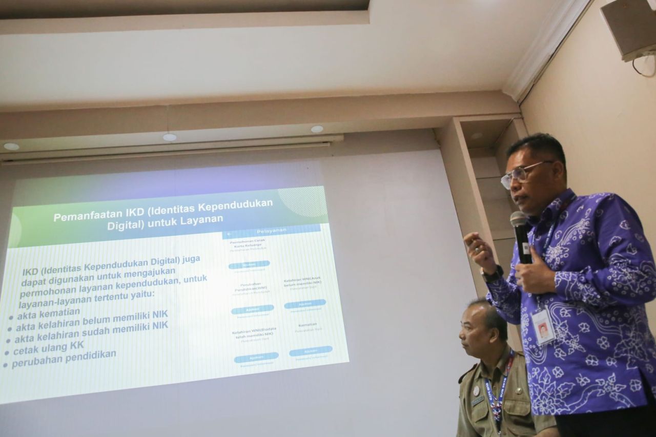 Kepala Dispendukcapil Kota Surabaya, Eddy Christijanto