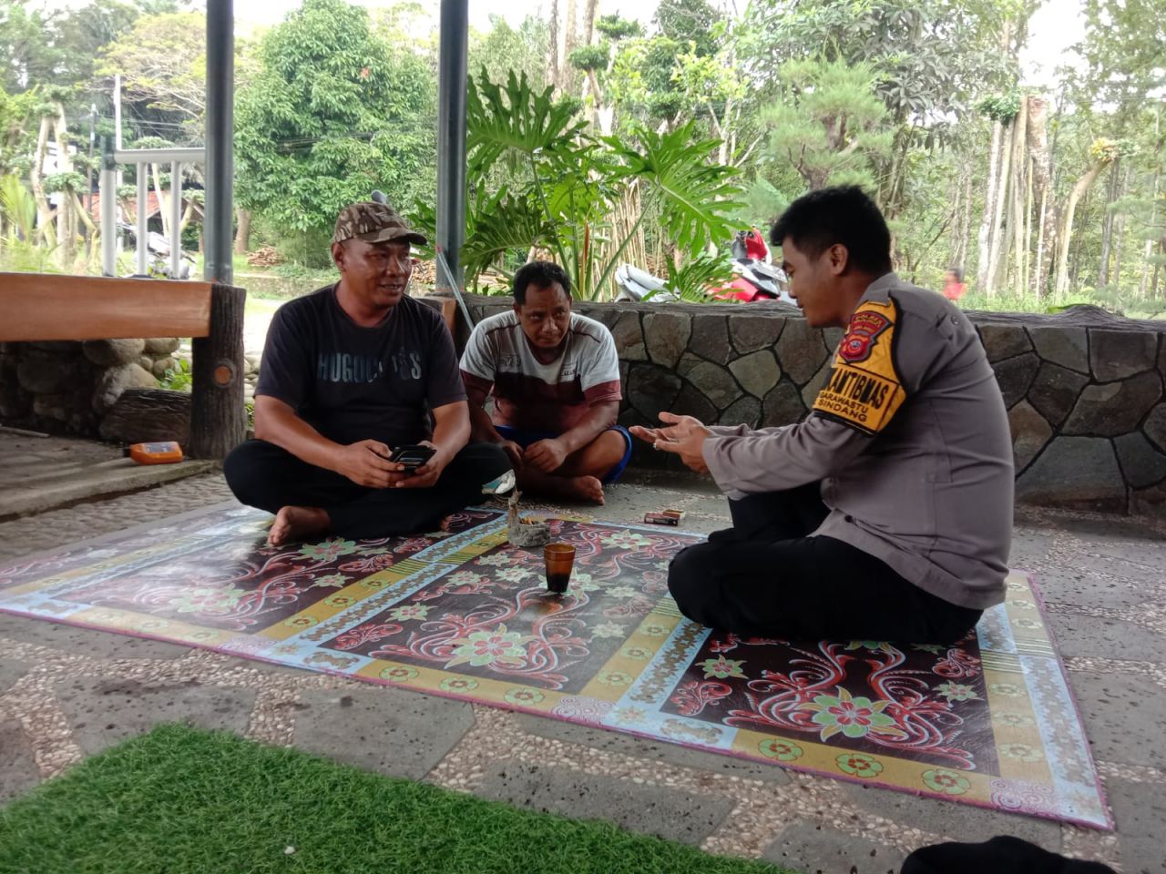 Bripka Mochamad Ali Akbar Patroli Dialogis Iimbau Kamtibmas di Desa Garawastu