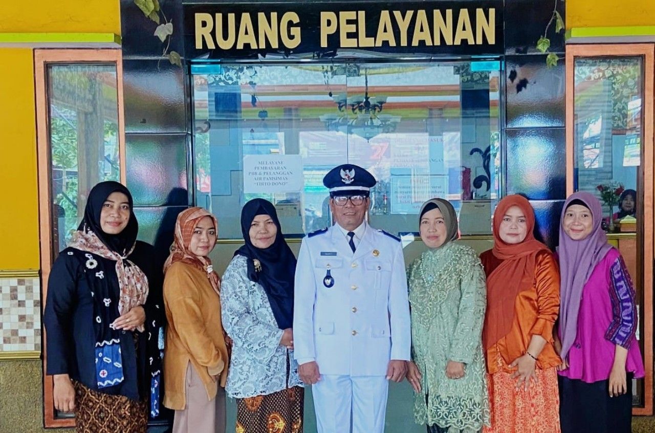 Kades Sukodono beserta staf