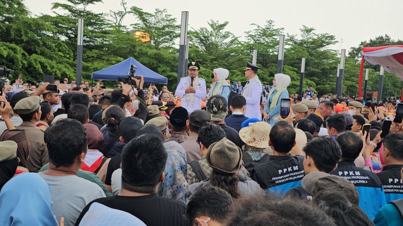 Bupati dan Wakil Bupati Majalengka Sampaikan Orasi Perdana di Hadapan Ribuan Warga