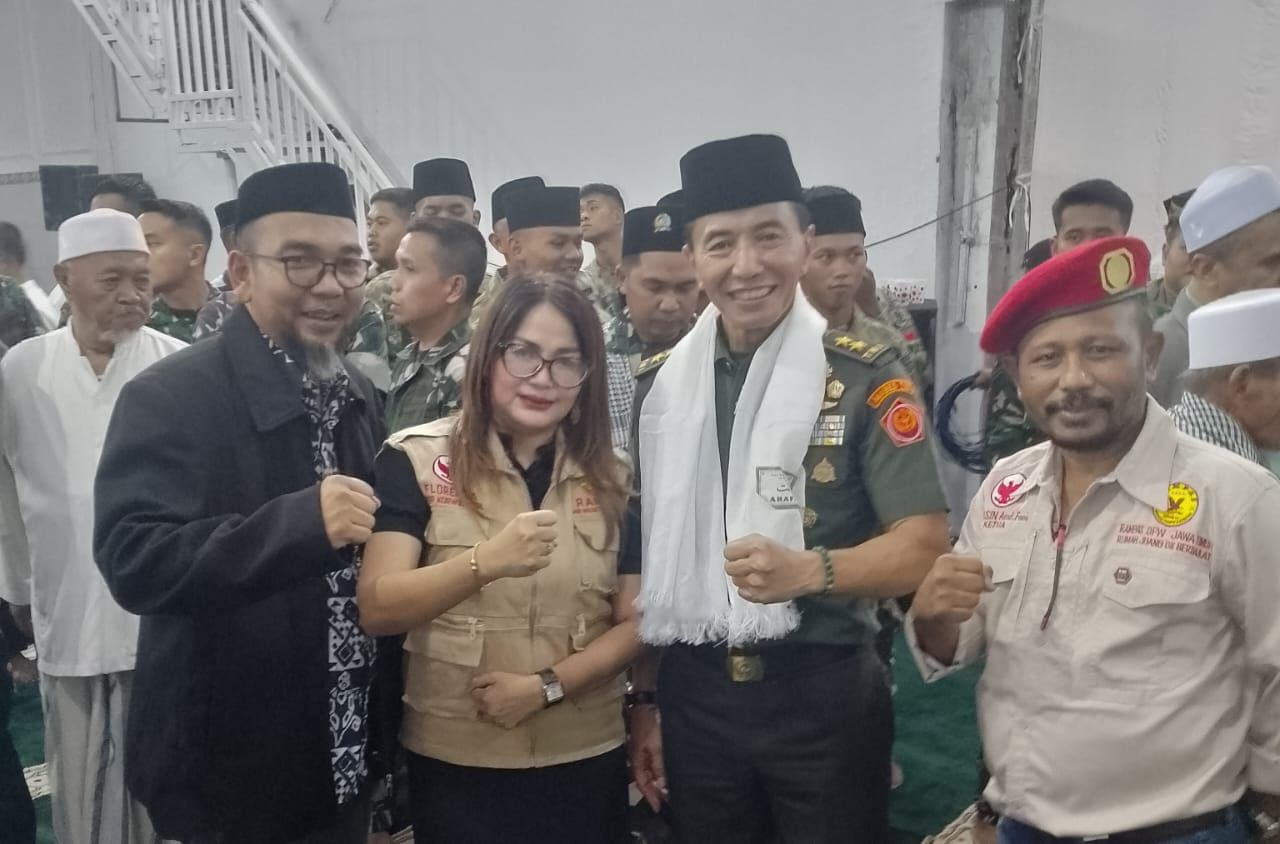 Florencia (tengah) saat hadir di silaturahmi ulama - umaro