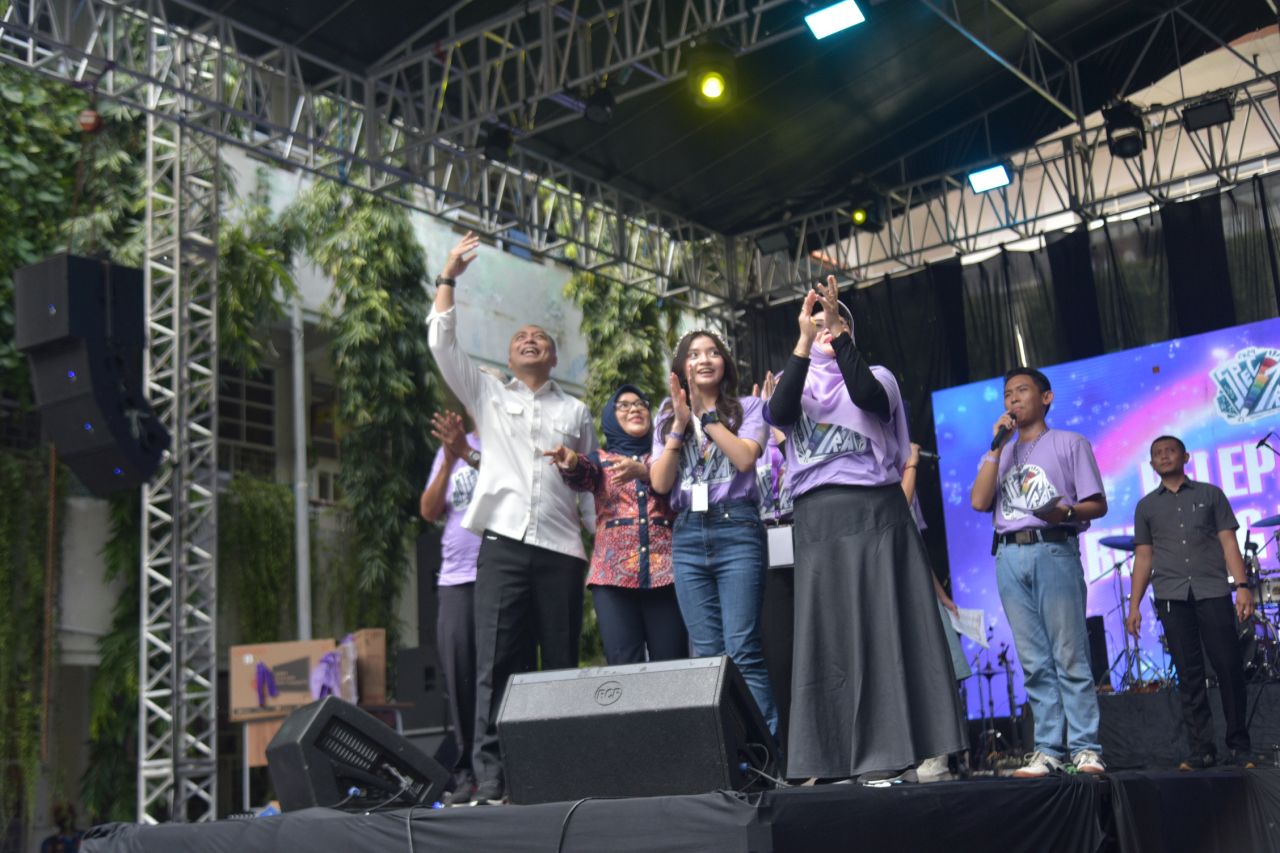 Apresiasi Charity Spectra SMPN 1 Surabaya, Walikota Tanamkan Kebersamaan dan Gotong Royong