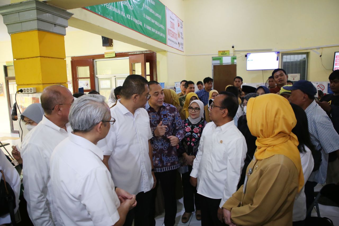 Walikota Eri Dampingi Menko PMK Tinjau Pelaksanaan Program Cek Kesehatan Gratis