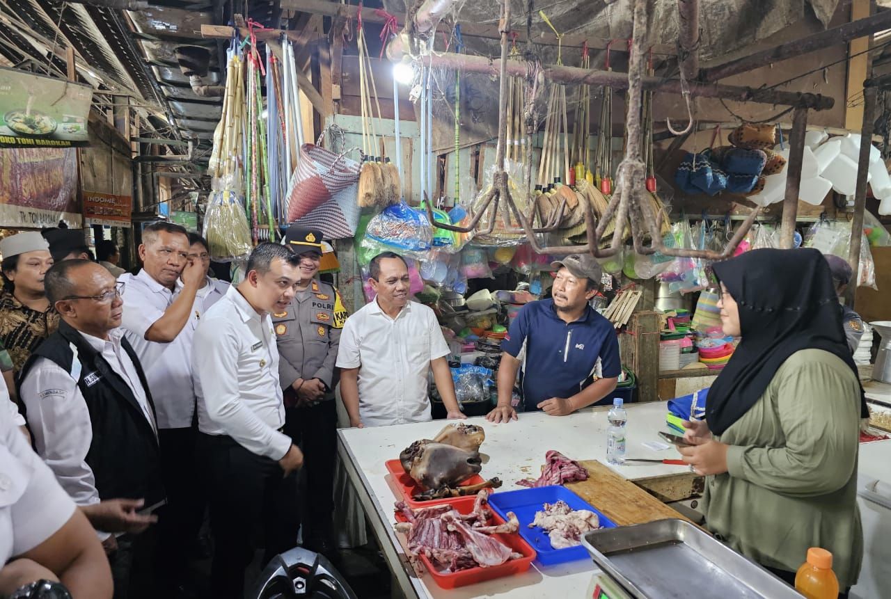 Pastikan Harga Bahan Pokok Stabil Jelang Puasa, Wabup Majalengka Sidak Pasar dan SPBE