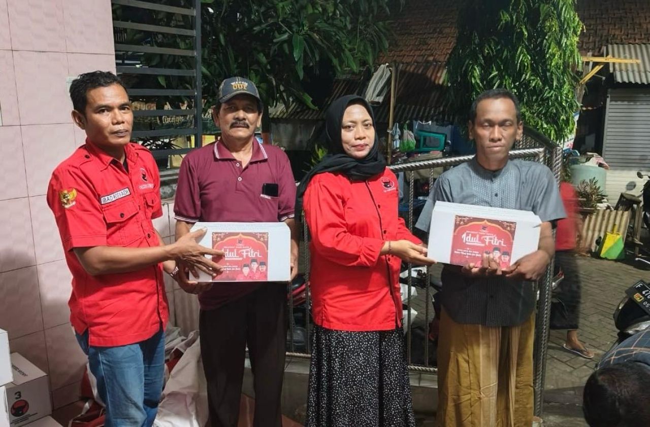 PDIP Surabaya Bagikan 8 Ribu Bingkisan Lebaran pada Jajaran Pengurus sampai Akar Rumput