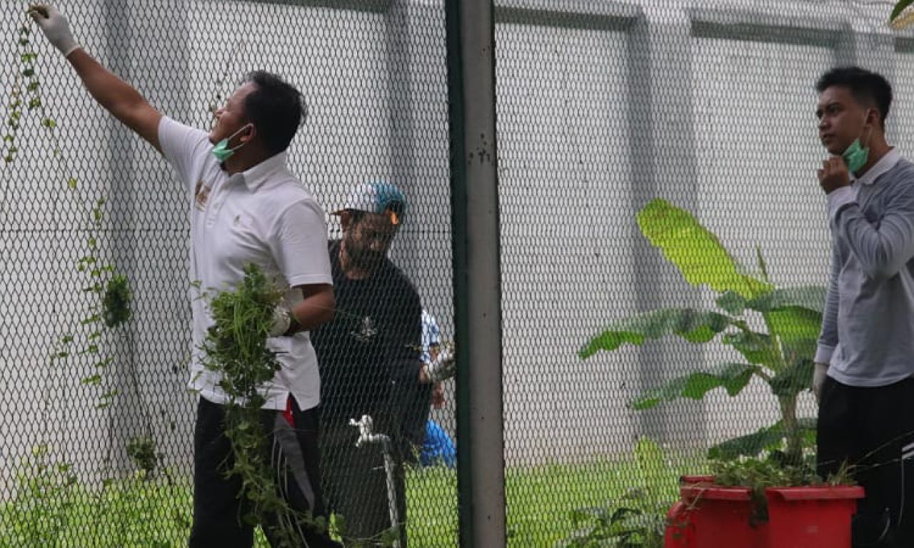 Pimpin Kerja Bakti, Kalapas Cipinang: Lingkungan Bersih, Keamanan Optimal