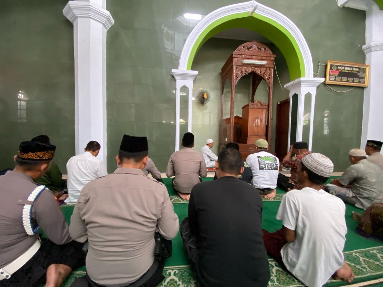 Kapolres Majalengka Salat Duzhur berjemaah