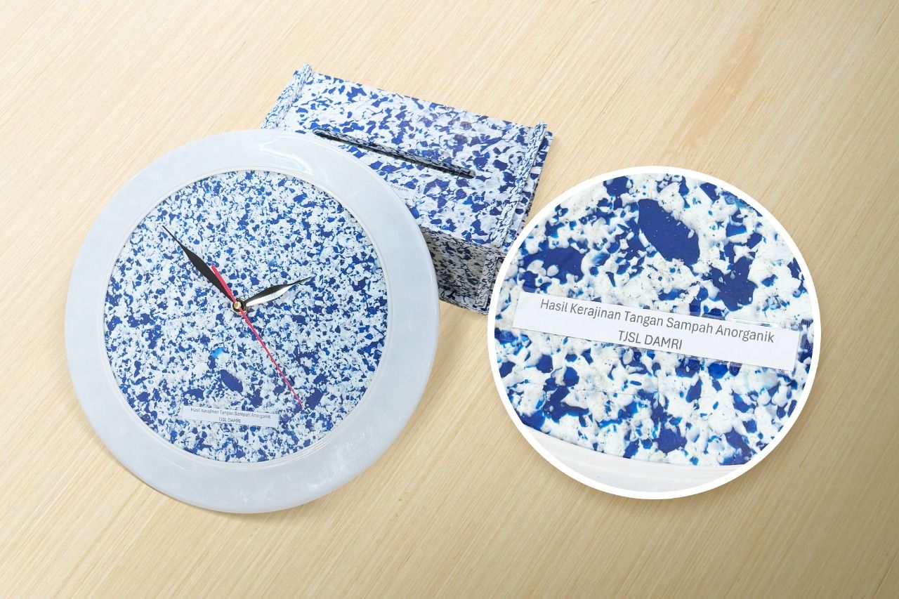 DAMRI Sulap Sampah Anorganik Jadi Kerajinan, Wujudkan Stasiun Bersih