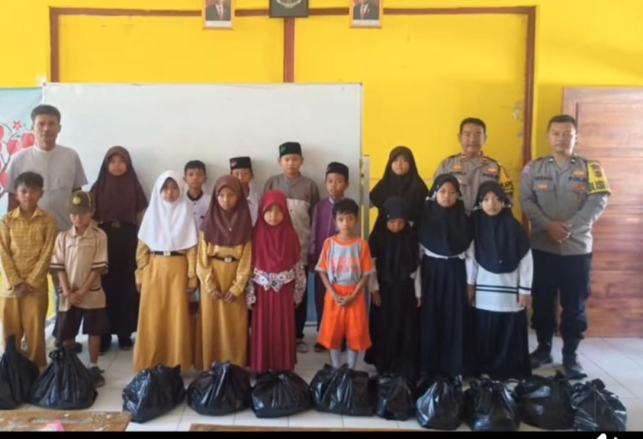 Ramadan Berkah, Kapolsek Rajagaluh Santuni Yatim di Desa Cisetu