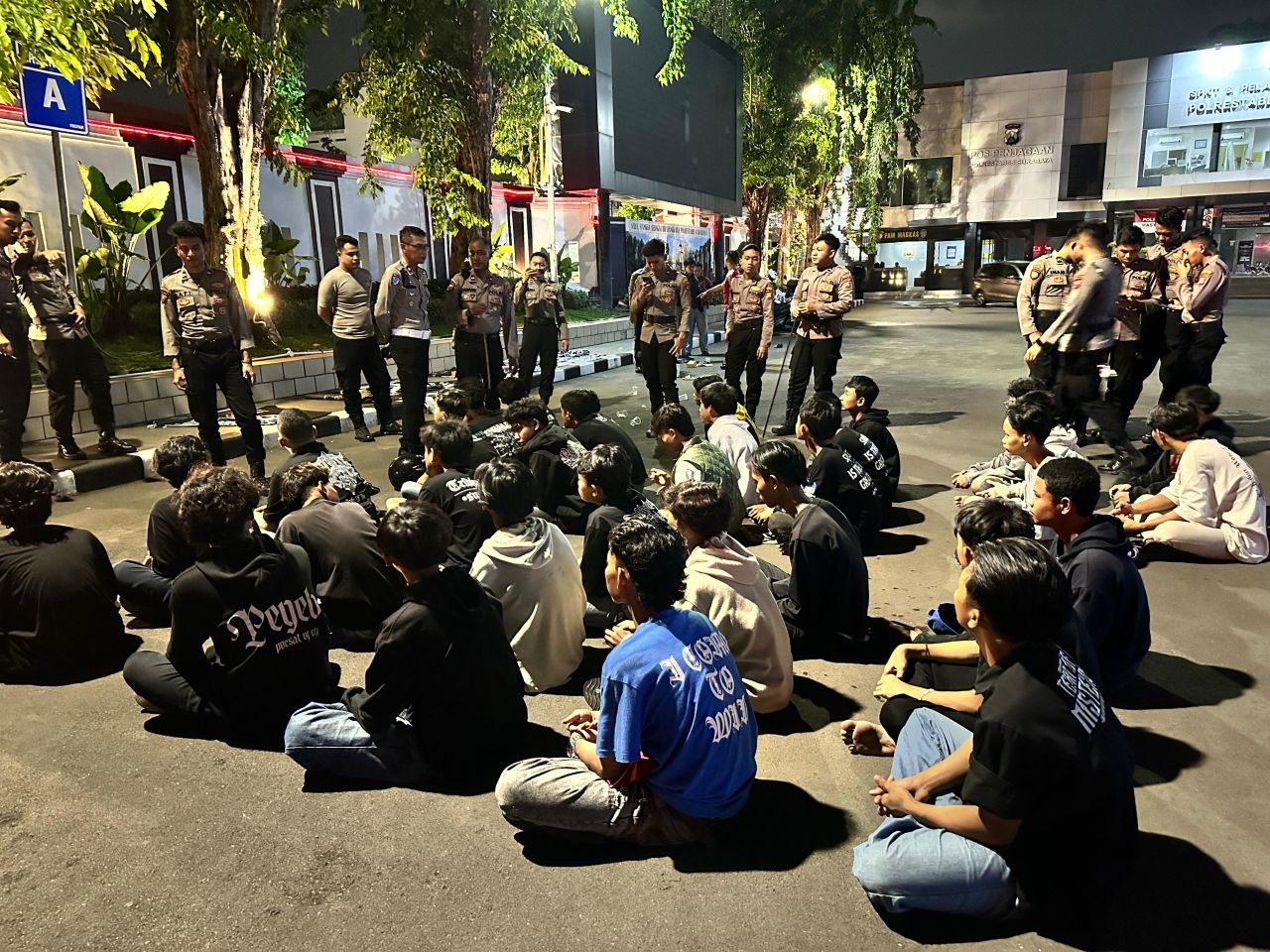 Puluhan pemuda diamankan polisi