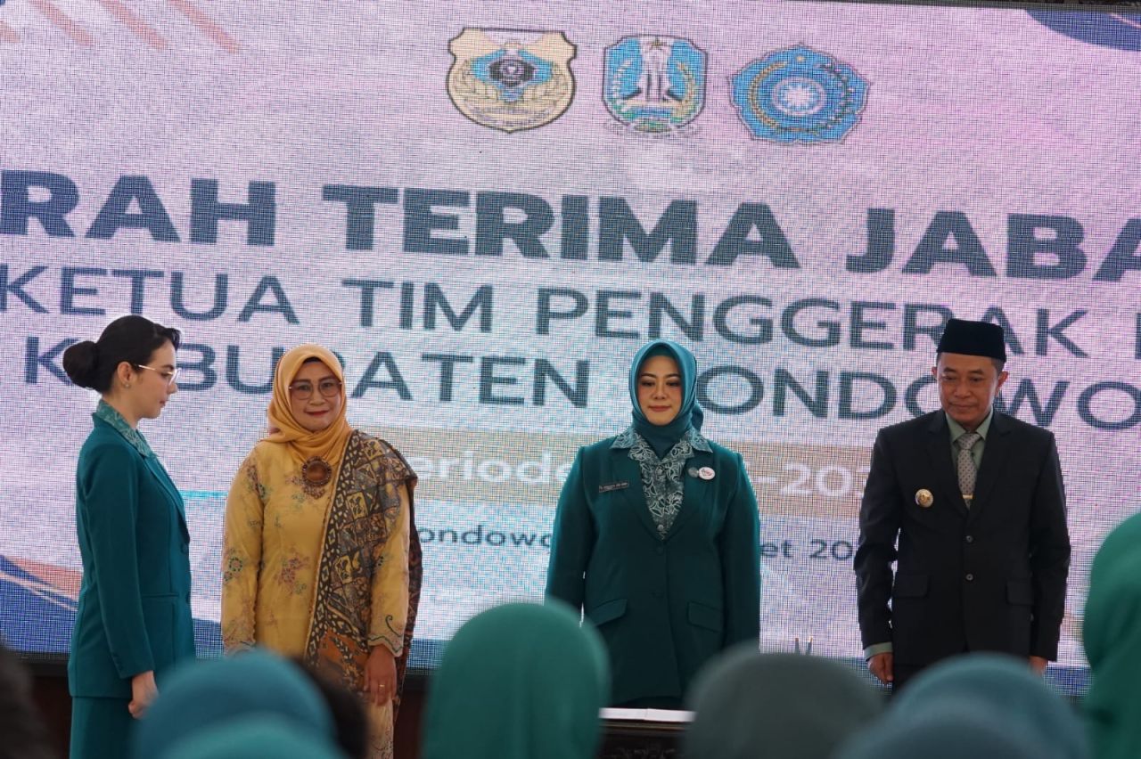 Pelantik Ketua TP PKK Bondowoso