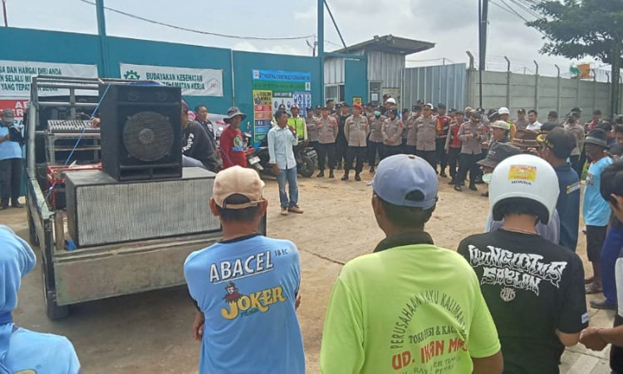 Petani Pemalang saat demonstrasi