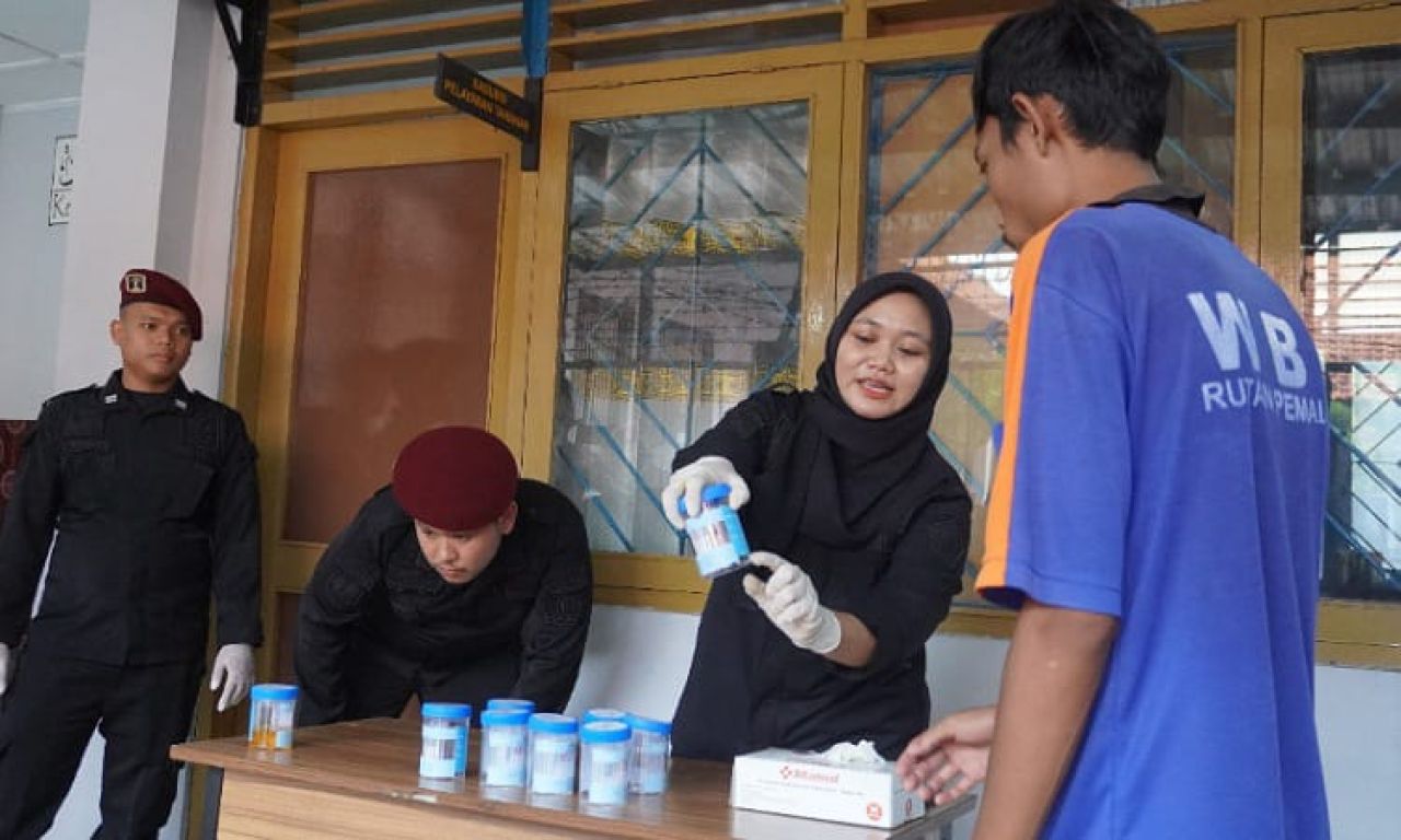 Rutan Pemalang razia kamar warga binaan