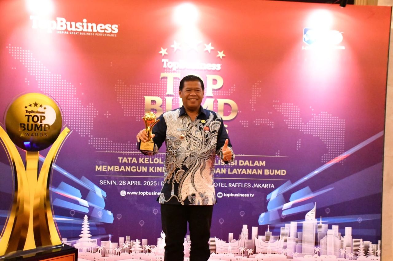 Bupati Majalengka Eman Suherman Sabet Penghargaan TOP BUMD 2025
