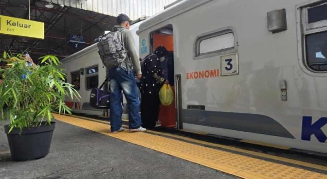 Hari+3 Lebaran Commuter Line Surabaya Layani 49 Ribu Penumpang