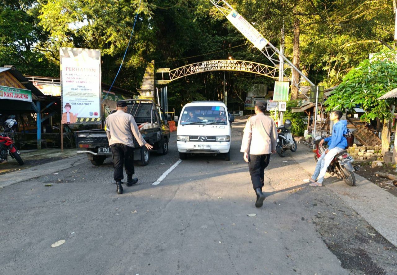 Jalur pacet-cangar dibuka secara terbatas