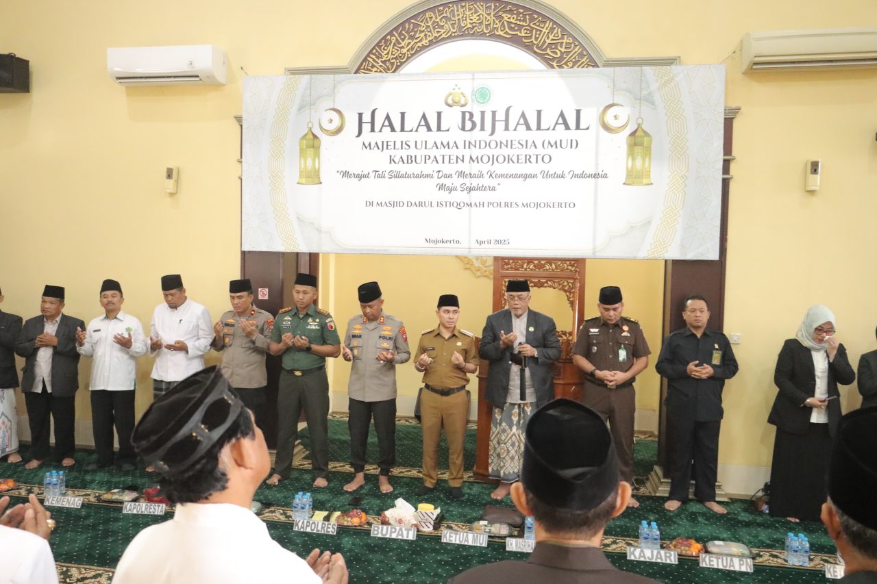 Halal bihalal di Masjid Darul Istiqomah.
