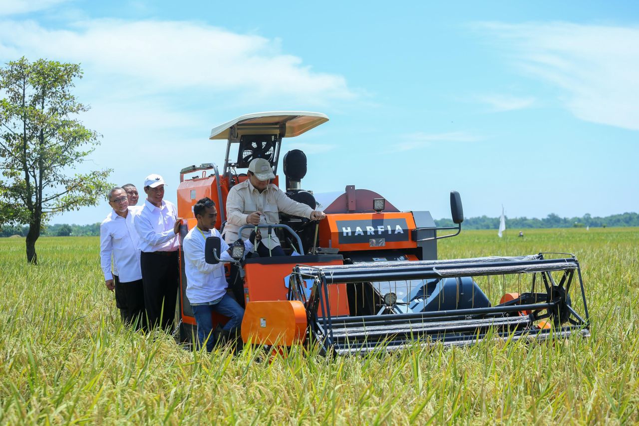 Prabowo Pimpin Panen Raya Nasional: Petani Adalah Tulang Punggung Bangsa