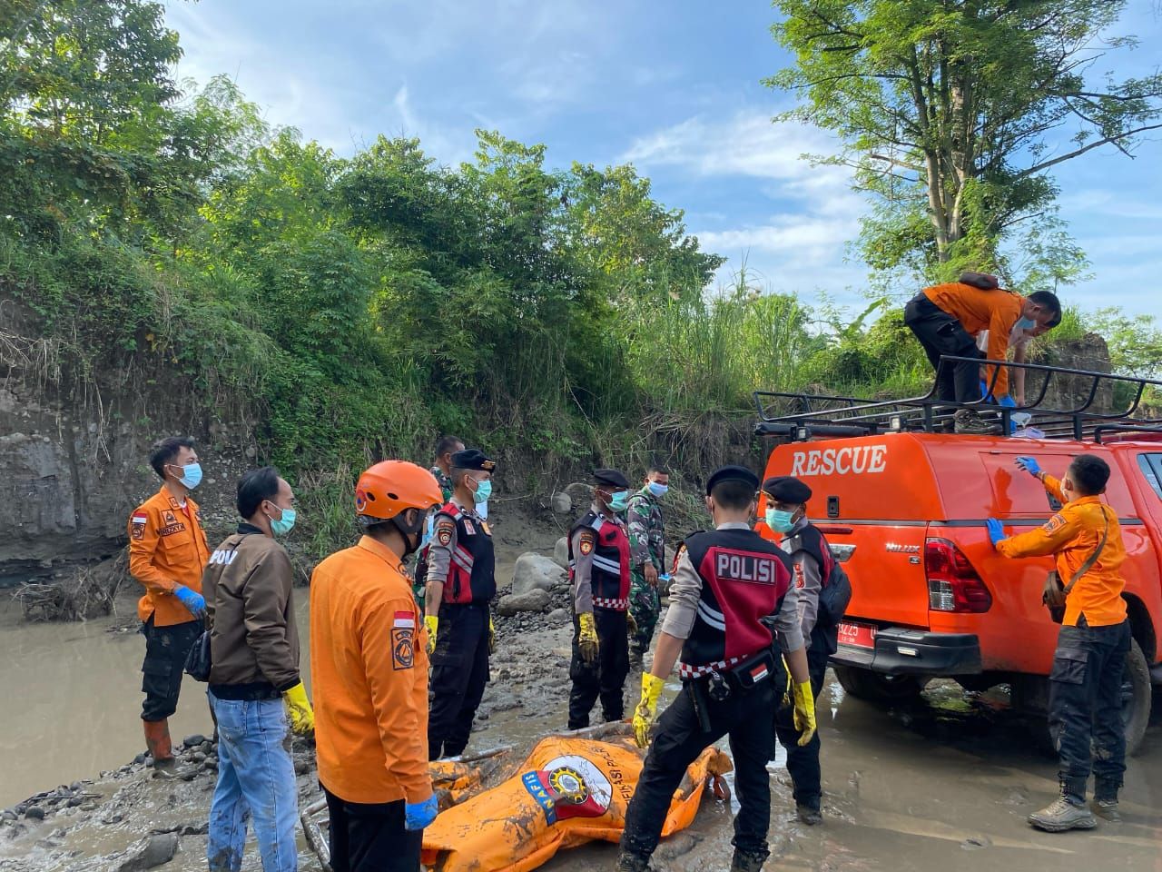 Tiga Hari Pencarian Tim Gabungan Temukan Jasad Rohaeni di Perbatasan Sungai Cikeruh