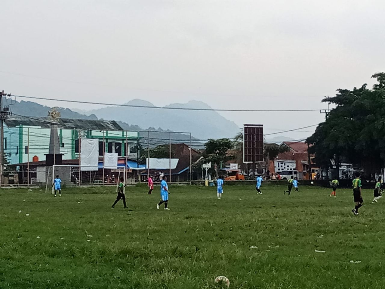 Persahabatan Tim sepak bola kecamatan Leuwimunding vs PGRI Wilbar Cirebon