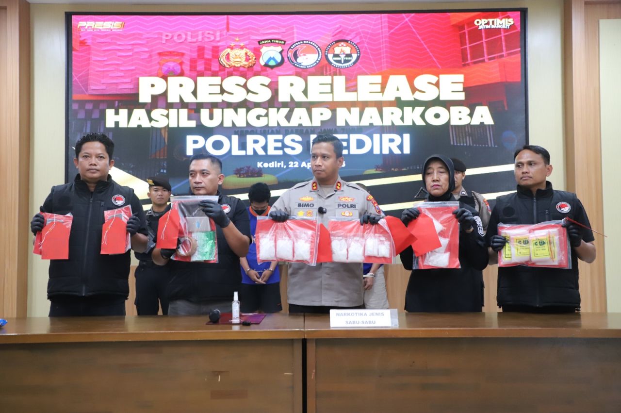 Gagalkan Peredaran Narkoba, Tiga Terduga dan Sabu 1kg diamankan