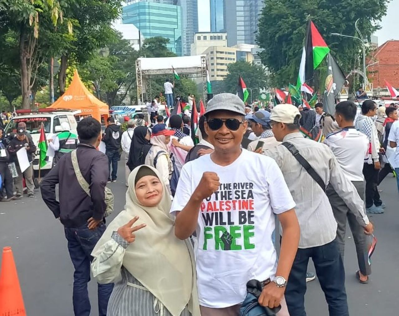 SMP Muhammadiyah 15 Boarding School Surabaya Turun ke Jalan Dukung Palestina