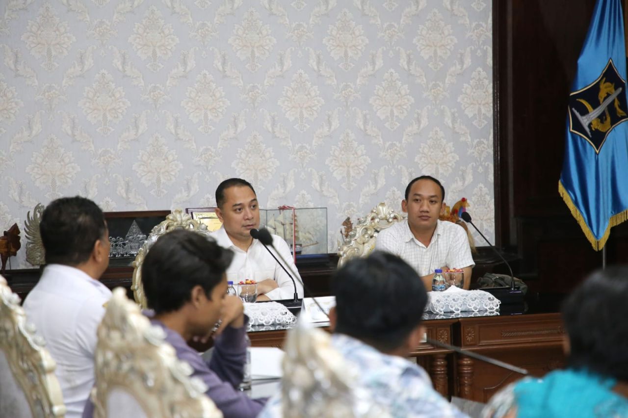 Wali Kota Surabaya mengimbau perusahaan tak tahan ijazah pekerja