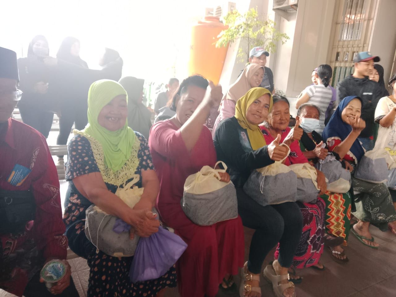 BNPM Gelar Baksos di Surabaya, Bagikan Sembako dan Pengobatan Alternatif Gratis untuk Lansia