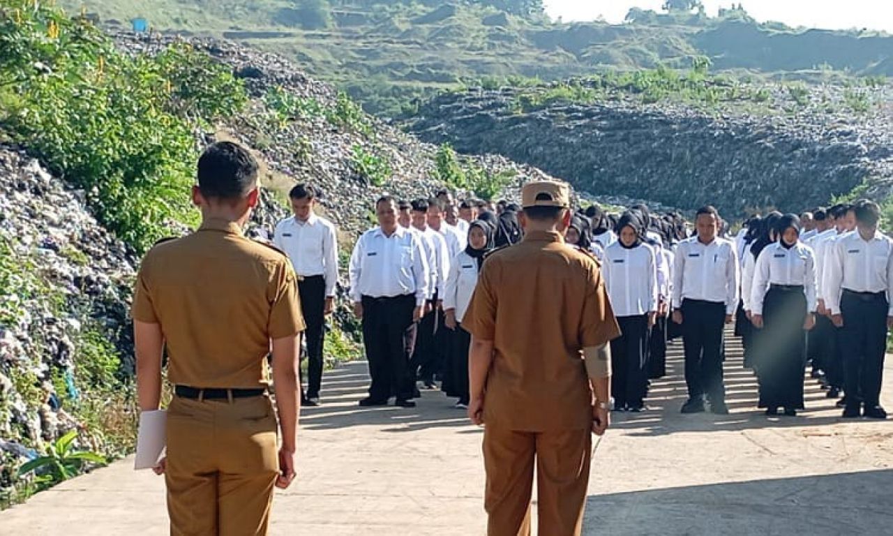 CPNS Pemalang Terima SK di Tempat Pembuangan Sampah Pesalakan
