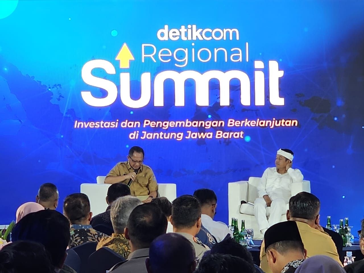 Gubernur Jabar diacara detikom Regional Summit
