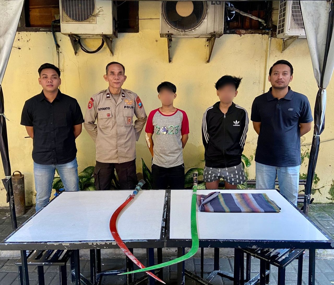 Diduga Akan Tawuran Dua Remaja Bersenjata Tajam Diringkus