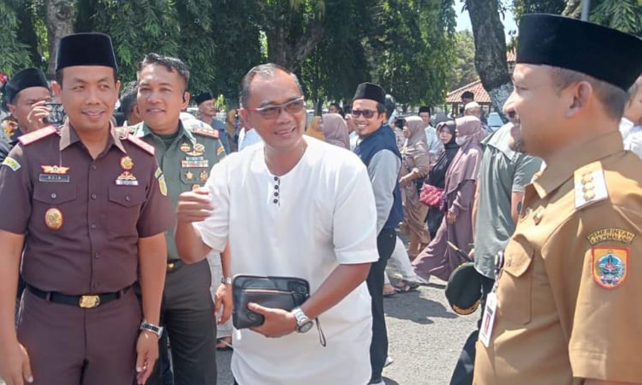 Wabup Pemalang disela-sela pelepasan Jamaah Haji