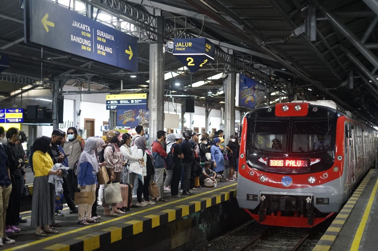Hadirkan Transportasi Terjangkau, KAI Commuter Sasar Pekerja Harian dan Sektor Riil