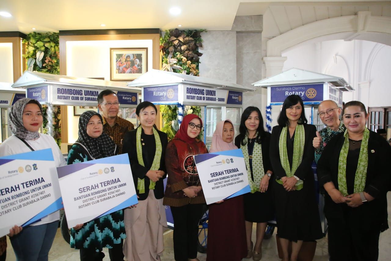 Pemkot dan Rotary Club Salurkan Rombong & Modal Usaha untuk Ojol Perempuan dan UMKM Gamis