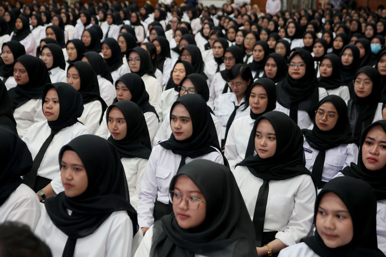 Ratusan CPNS di lingkungan Pemkot Surabaya disela-sela penerimaan SK Wali Kota Surabaya Eri Cahyadi