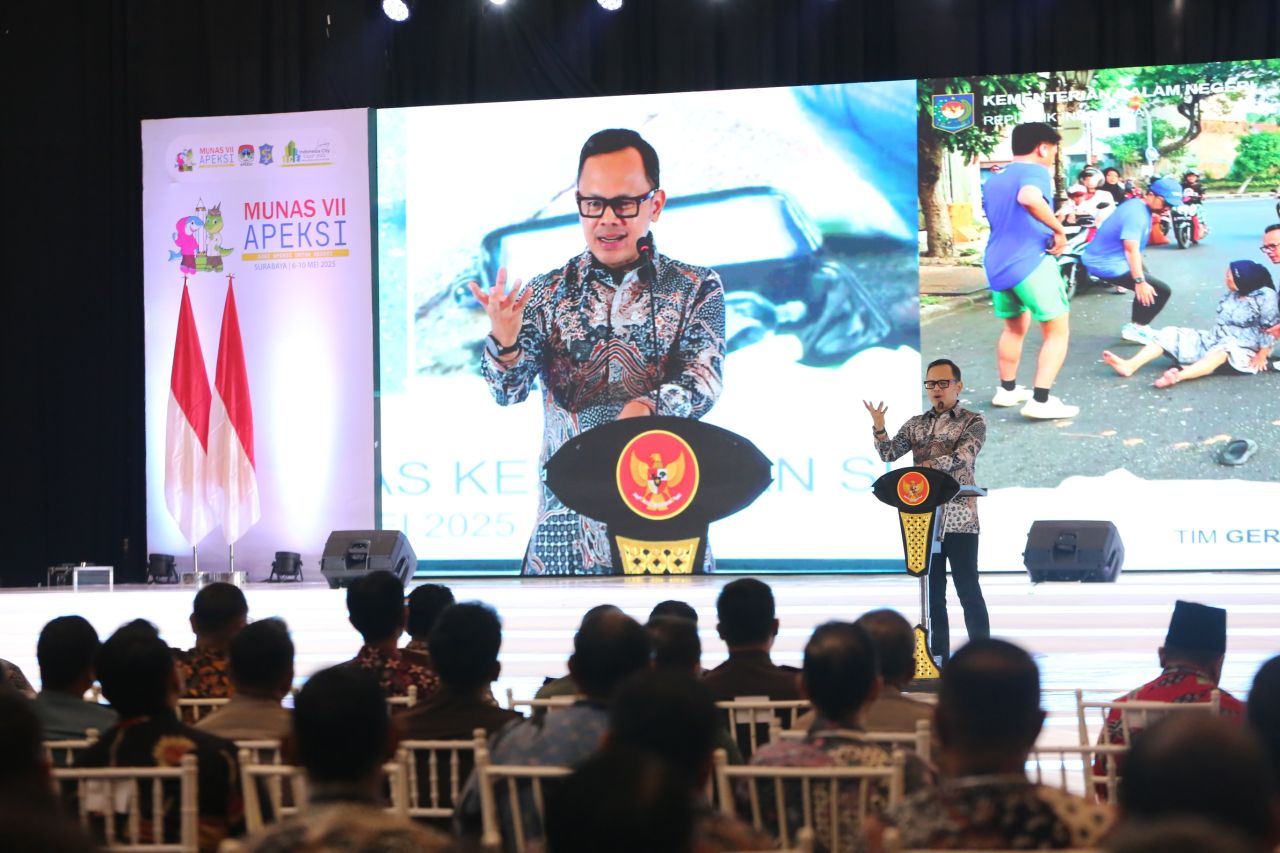 Wamendagri Puji Kecepatan TGC Surabaya di Hadapan 98 Wali Kota