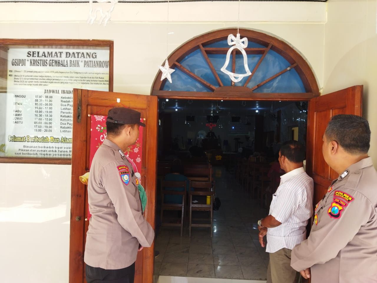 Ciptakan Keamanan Ibadah Umat Nasrani Polres Nganjuk Lakukan Patroli