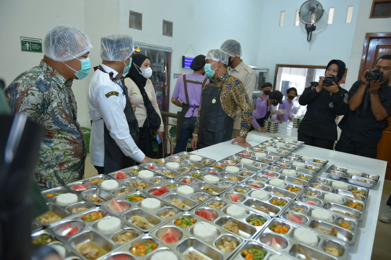 Wujudkan Generasi Sehat, Menteri Wihaji Kawal Program Gizi Gratis di Pasuruan