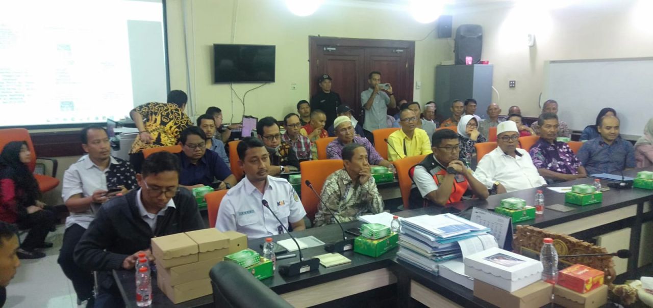 Rapat Dengar Pendapat berlangsung di Ruang Komisi C