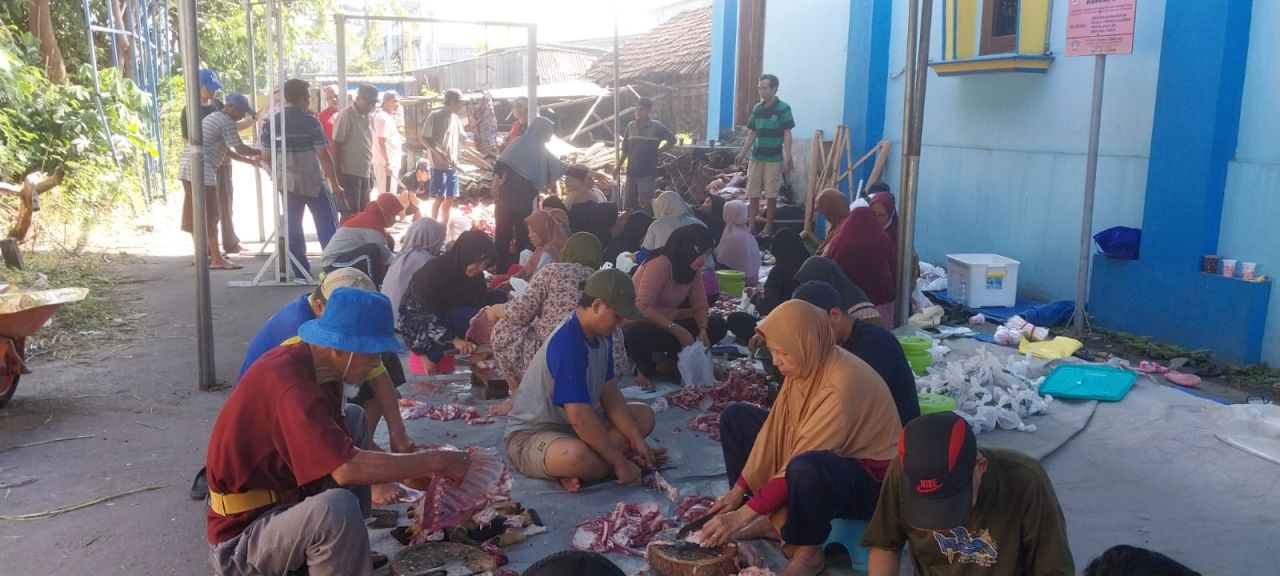 Proses Penimbangan Daging Kurban