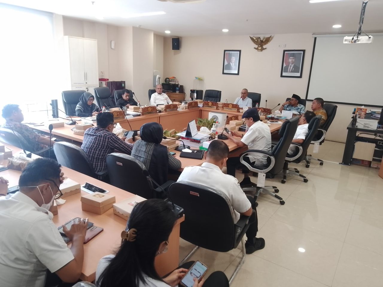 RDP pajak parkir toko modern di Komisi B