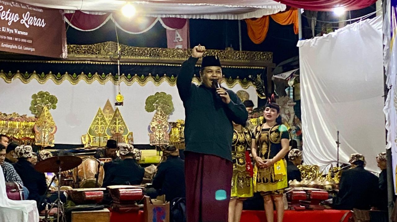 Tradisi Suro di Kawasan Gresik PPI: Wayangan “Semar Mbangun Kampung”