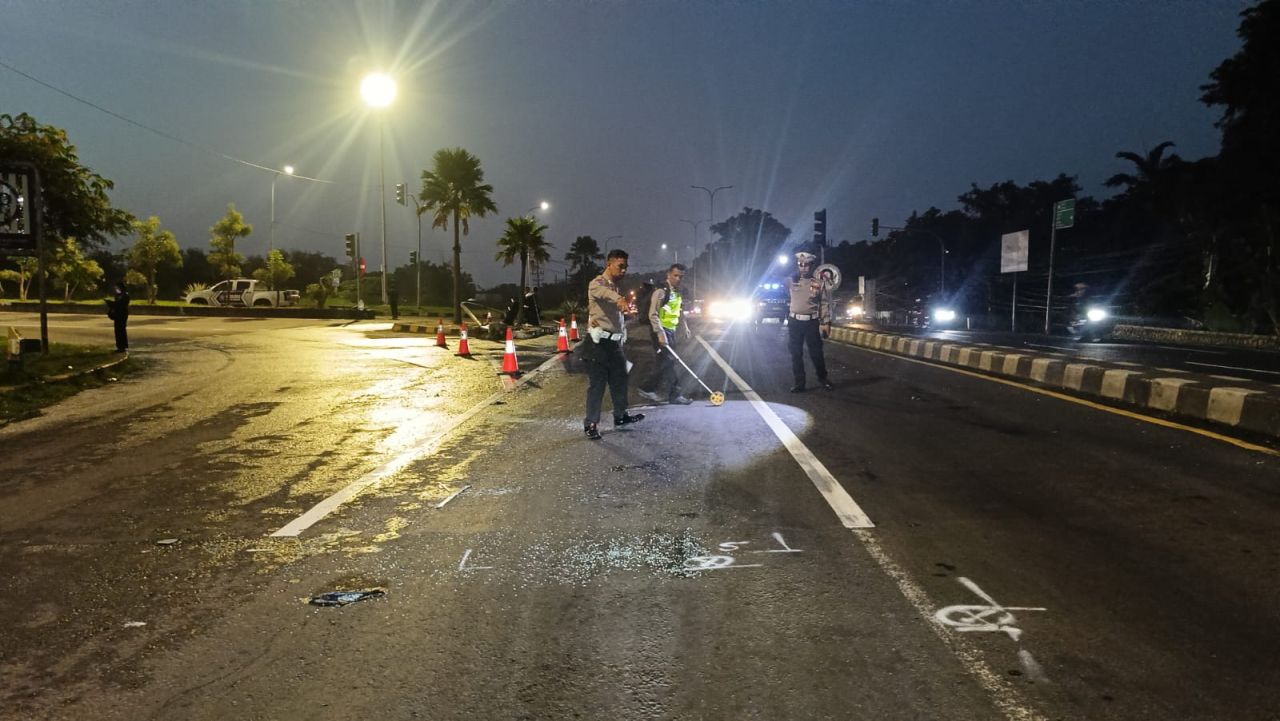 Kecelakaan Truk di Purwodadi Polda Jatim Olah TKP