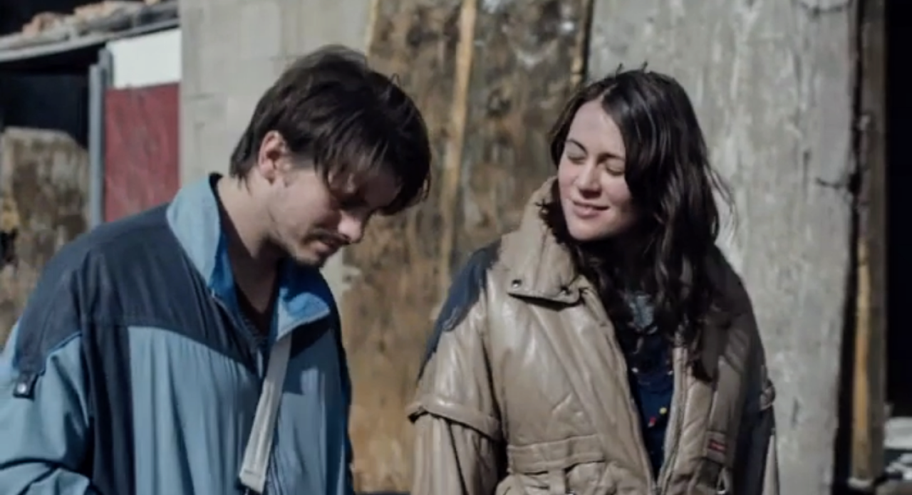 Embers Saat Memori Leleh Jadi Cahaya dalam Kehampaan