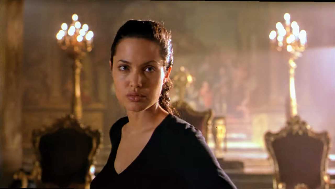 Lara Croft: Tomb Raider (2001) Ikon Wanita Petualang yang Menembus Legenda