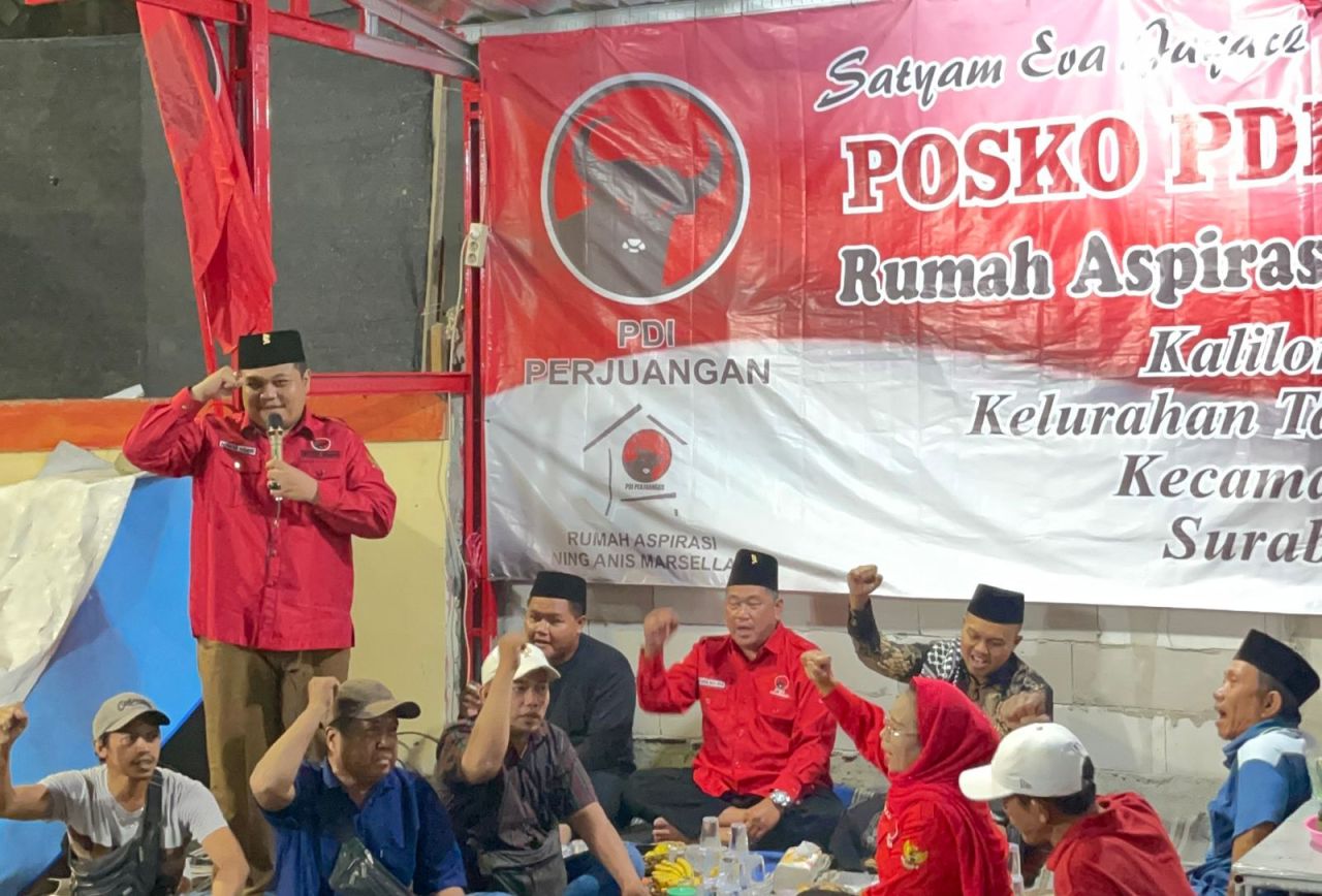Posko Gotong - Royong kader PDI Perjuangan Surabaya